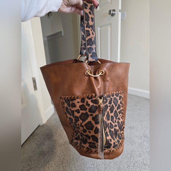 Faux Leather Animal Print Roomy Trendy Stylish Great Condition Shoulder Bag - Picture 9 of 10